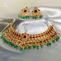 Aahana Aura-Paachi Kundan Necklace