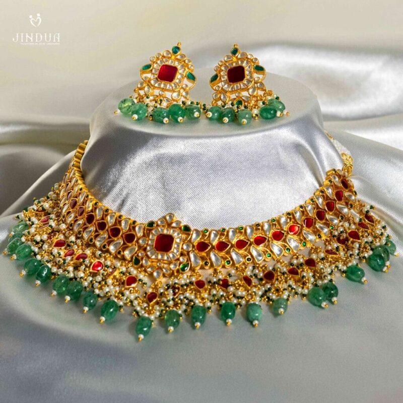 Aahana Aura-Paachi Kundan Necklace