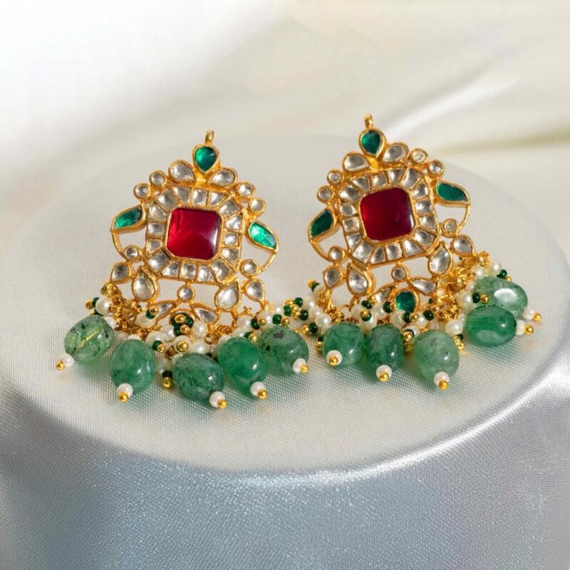 Aahana Aura-Paachi Kundan Necklace