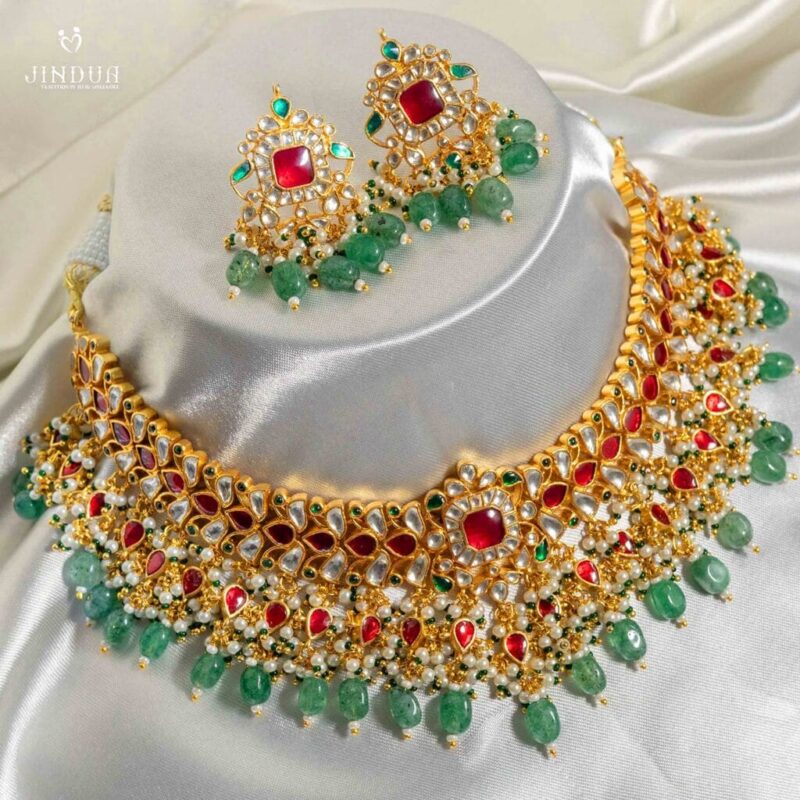 Aahana Aura-Paachi Kundan Necklace