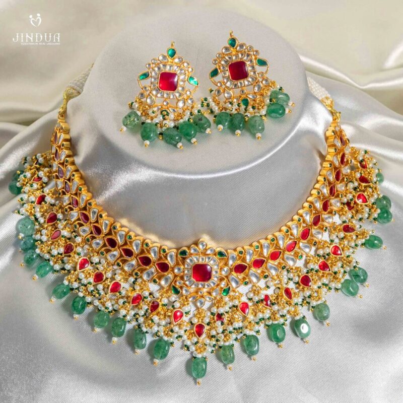 Aahana Aura-Paachi Kundan Necklace