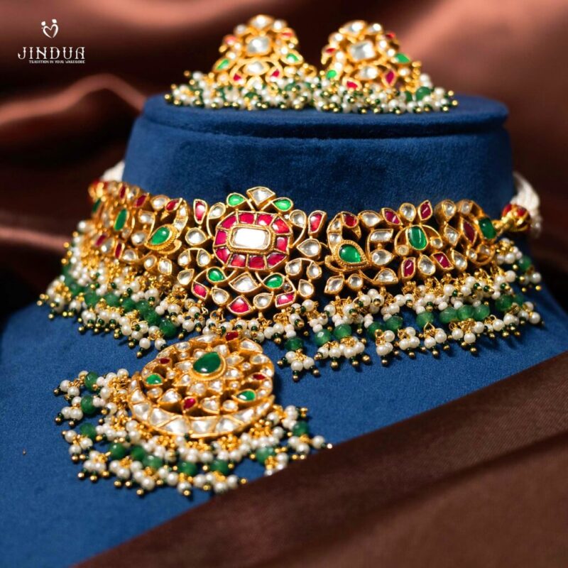 Aabha Aura-Pacchi Kundan Necklace